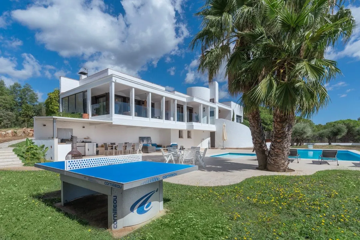 Joia del Mar villa and pool on a sunny day